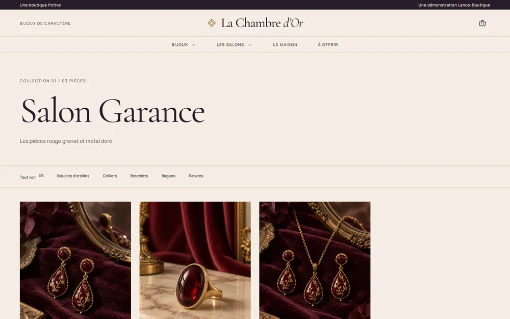 Boutique de démonstration La Chambre d'Or : Salon Garance : les pièces rouge grenat et métal doré réunies en une sélection